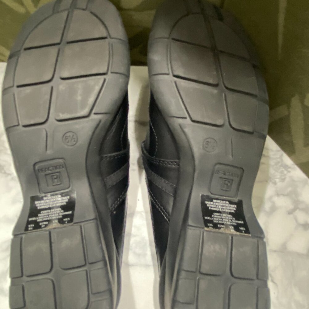 EUC~Kenneth Cole Reaction Womens "Van Go" Black Leather Mules Sz 6.5 - Picture 10 of 12